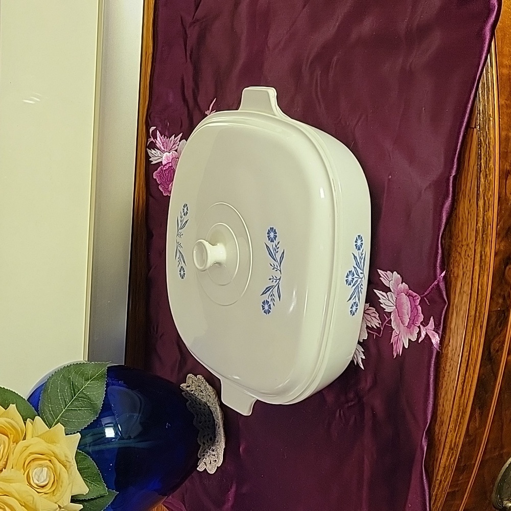 Corning Blue Cornflower Lided Casserole Dish.